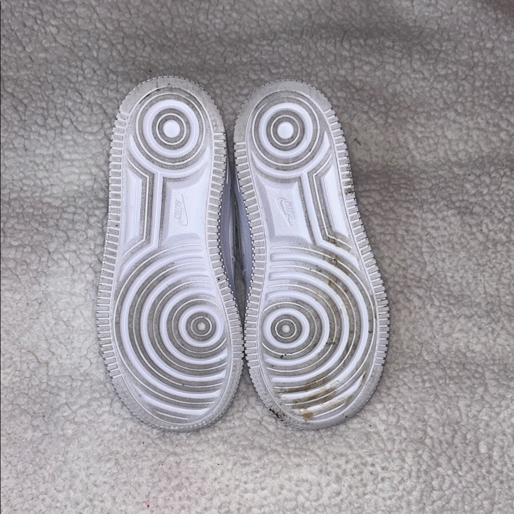 Nike White Sneakers Low-Top Leather Design - Picture 6 of 8